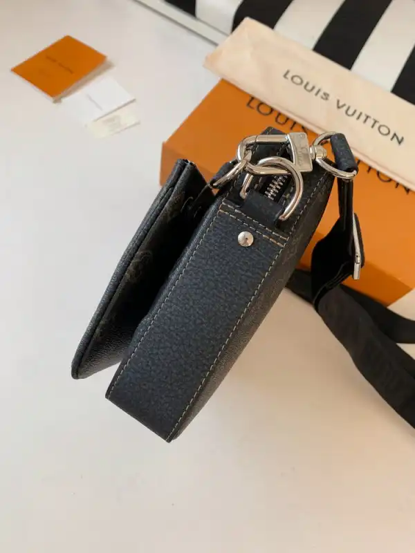 Affordable LOUIS VUITTON TRIO MESSENGER