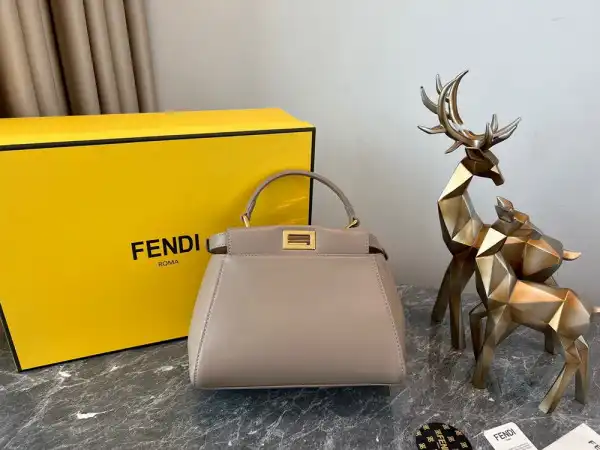 First bag ru FENDI PEEKABOO MINI