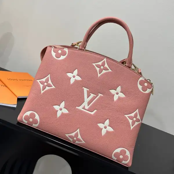 Rep LOUIS VUITTON GRAND PALAIS