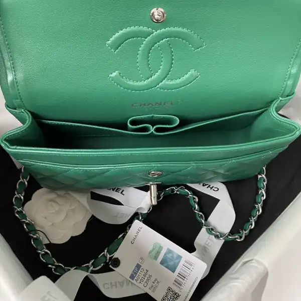 CHANEL FLAP BAG 23CM