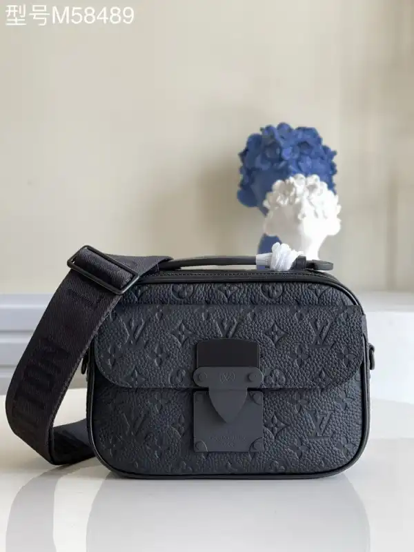 LOUIS VUITTON S LOCK MESSENGER