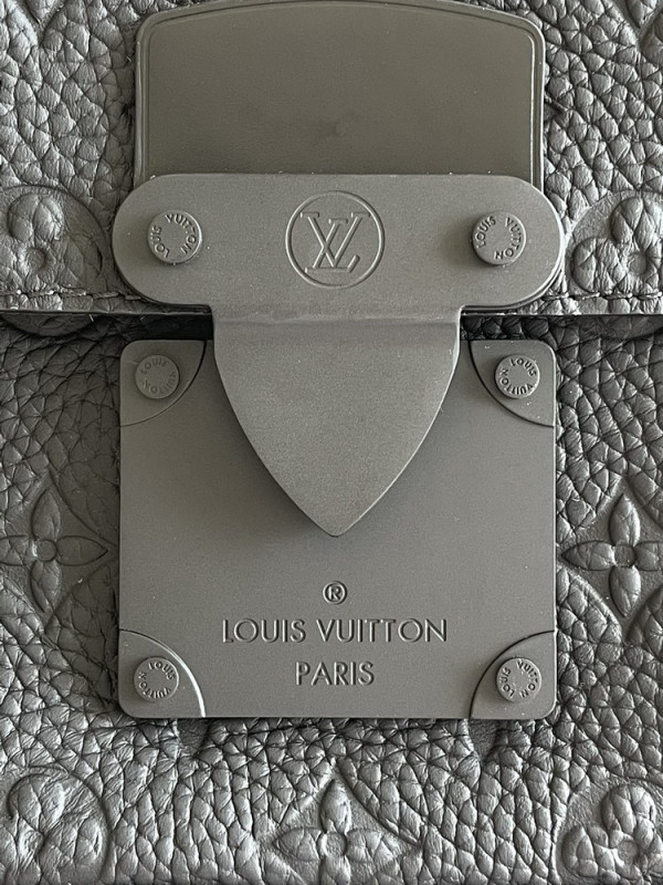 [FREE SHIPPING] LOUIS VUITTON S LOCK MESSENGER