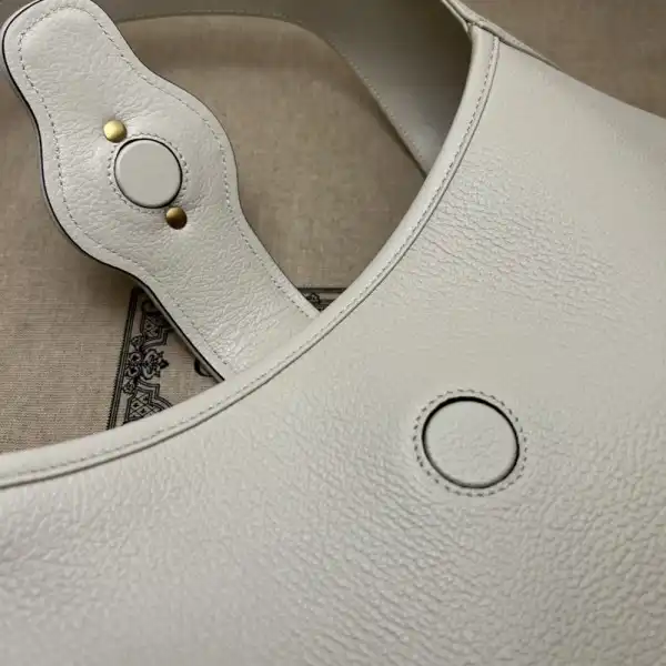 Affordable GUCCI Aphrodite medium shoulder bag