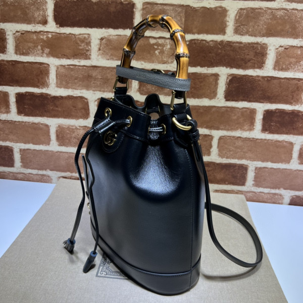 HOT SALE Gucci Diana small bucket bag