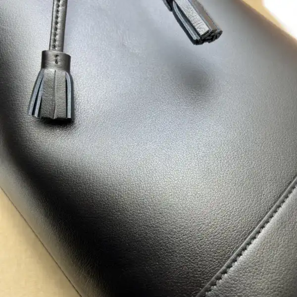 Gucci Diana small bucket bag