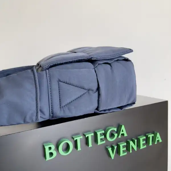 Frstbag ru BOTTEGA VENETA Padded Tech Cassette