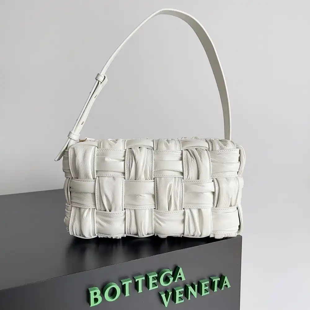 First bag ru BOTTEGA VENETA BRICK CASSETTE