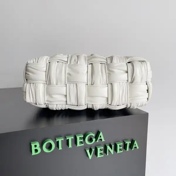 First bag ru BOTTEGA VENETA BRICK CASSETTE