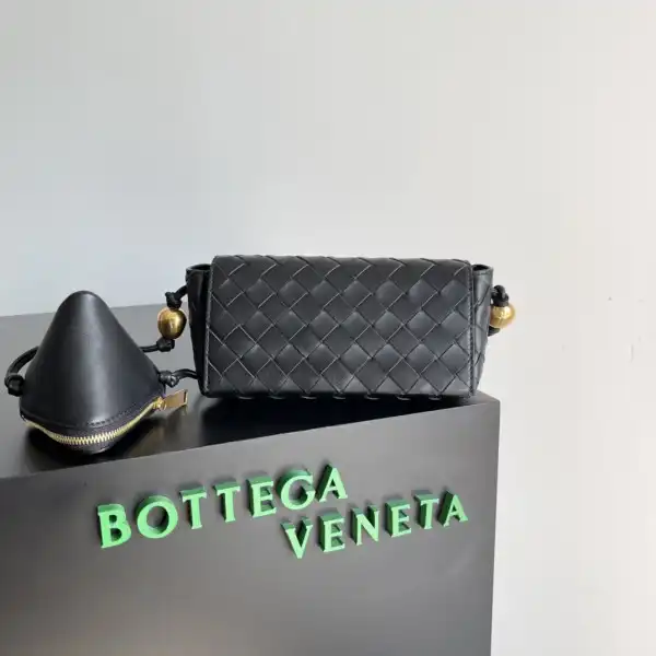 Firstbag Ru BOTTEGA VENETA Pouch On Strap