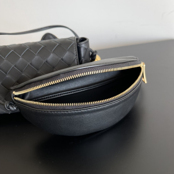 BOTTEGA VENETA Pouch On Strap