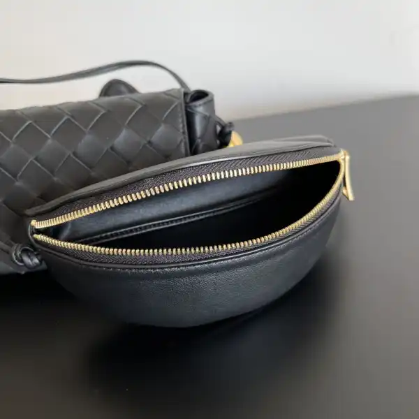 Yupoo bagsoffer BOTTEGA VENETA Pouch On Strap