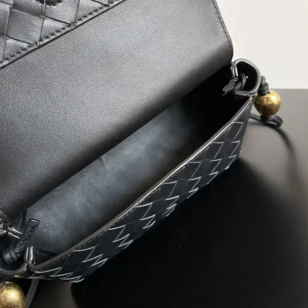 Frstbag ru BOTTEGA VENETA Pouch On Strap