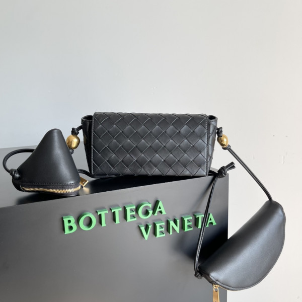 BOTTEGA VENETA Pouch On Strap