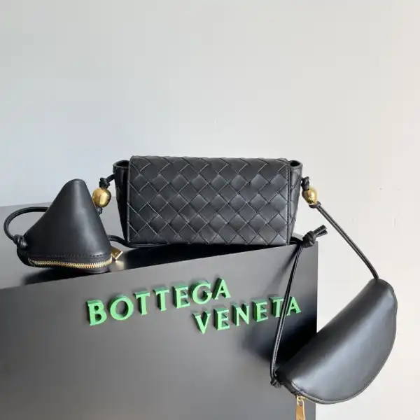 Firstbag Ru BOTTEGA VENETA Pouch On Strap