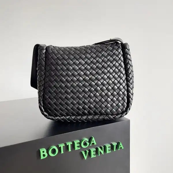 Bagsoffer yupoo BOTTEGA VENETA  Small Cobble Shoulder Bag