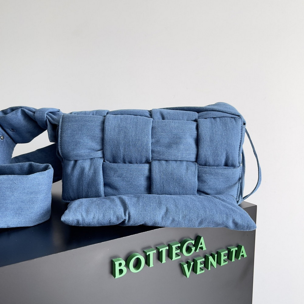 HOT SALE BOTTEGA VENETA Padded Tech Cassette