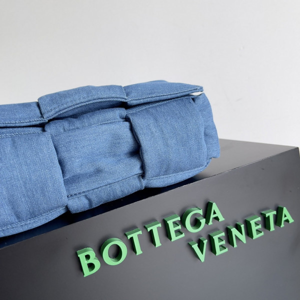 HOT SALE BOTTEGA VENETA Padded Tech Cassette