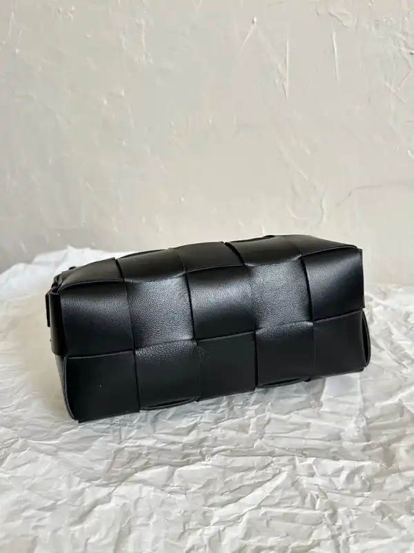 BOTTEGA VENETA SMAL BRICK CASSETTE