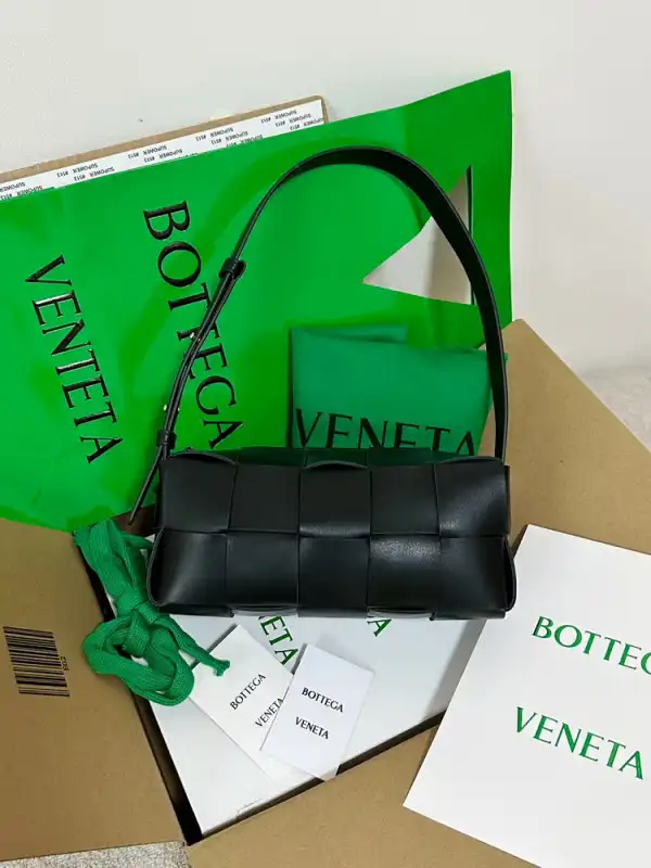 BOTTEGA VENETA SMAL BRICK CASSETTE