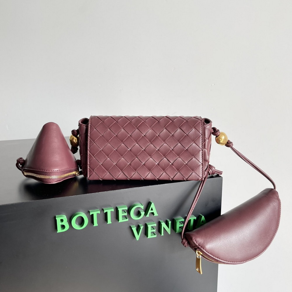 HOT SALE BOTTEGA VENETA Pouch On Strap