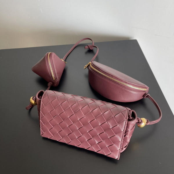 HOT SALE BOTTEGA VENETA Pouch On Strap