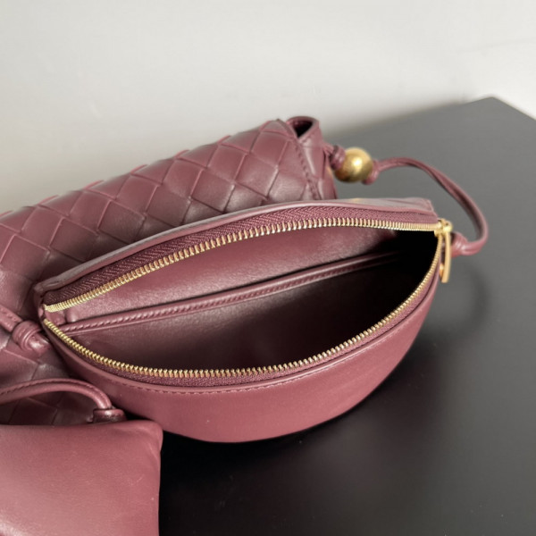 HOT SALE BOTTEGA VENETA Pouch On Strap