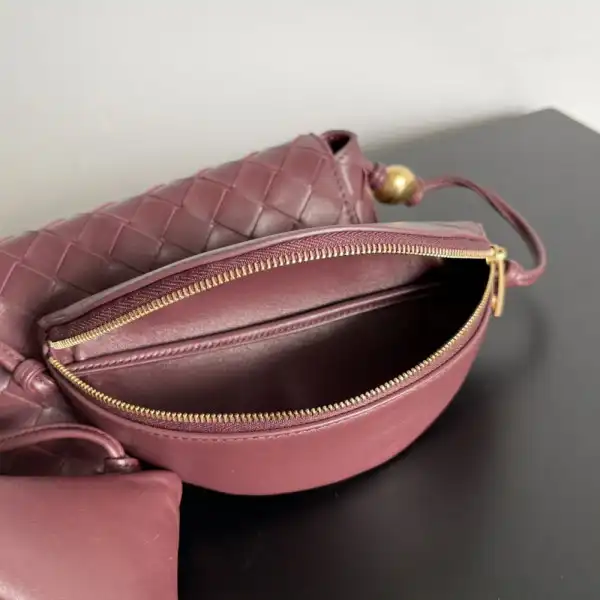 Yupoo bagsoffer BOTTEGA VENETA Pouch On Strap