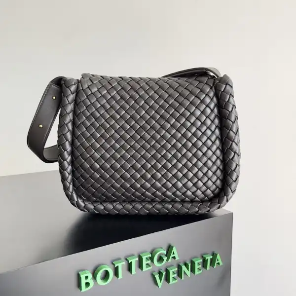 Frstbag ru BOTTEGA VENETA  Small Cobble Shoulder Bag