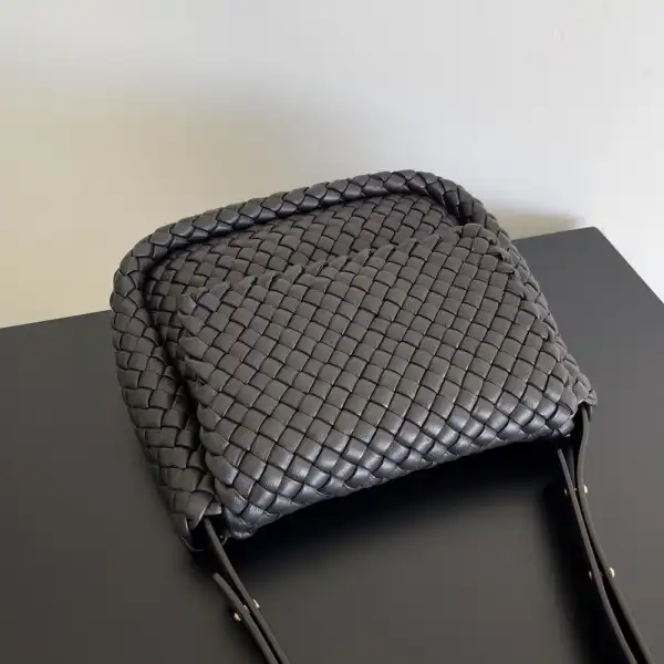 Bagsoffer yupoo BOTTEGA VENETA  Small Cobble Shoulder Bag