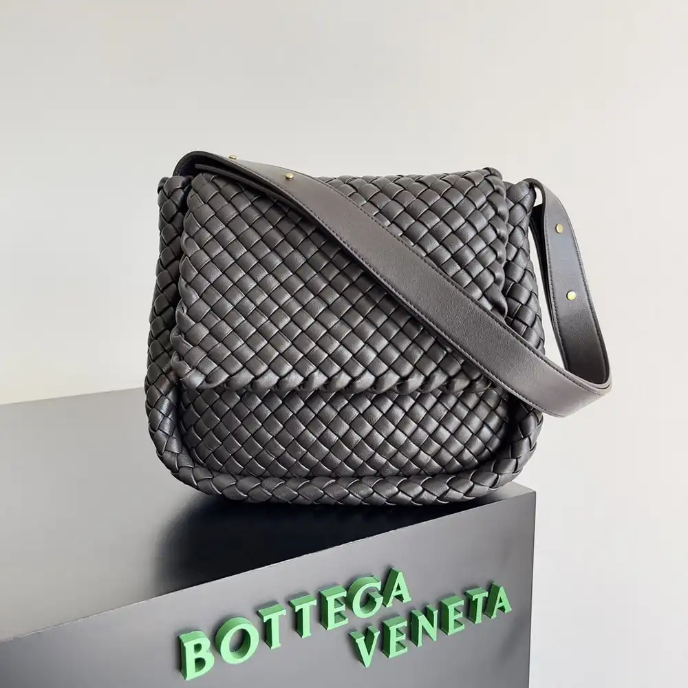 Frstbag ru BOTTEGA VENETA  Small Cobble Shoulder Bag