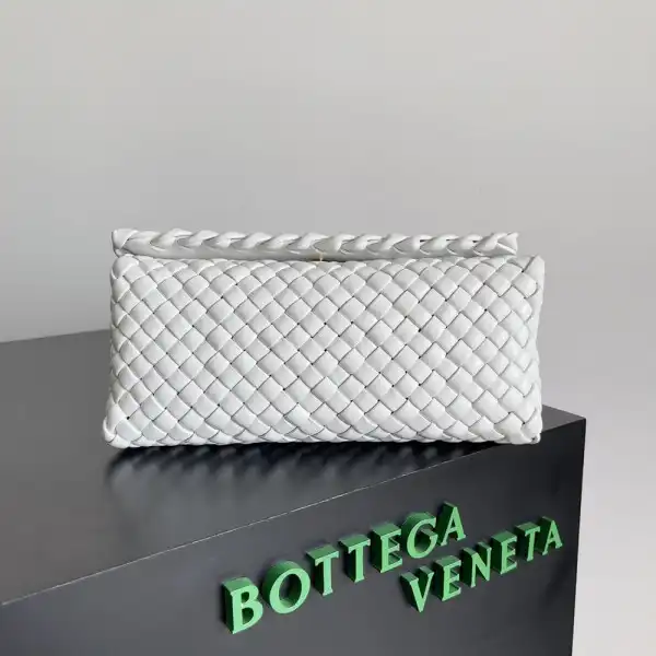 Bagsoffer yupoo BOTTEGA VENETA Patti Top Handle Bag