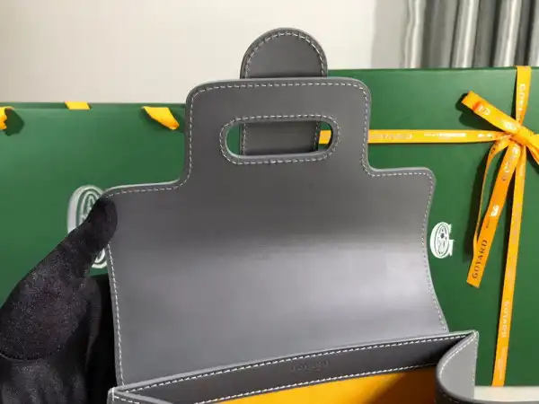 First bag ru GOYARD SAIGON SMALL