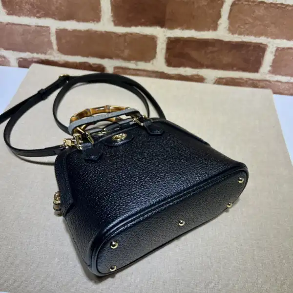 Bagsoffer Gucci Diana mini tote bag