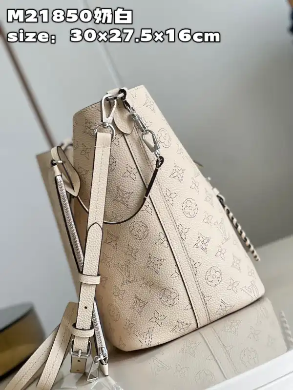 LOUIS VUITTON BLOSSOM MM