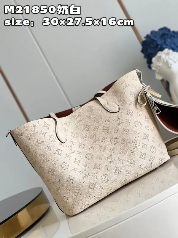 LOUIS VUITTON BLOSSOM MM