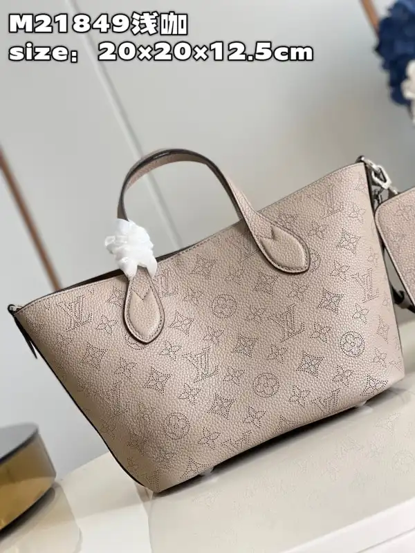 Firstbag Ru LOUIS VUITTON BLOSSOM PM