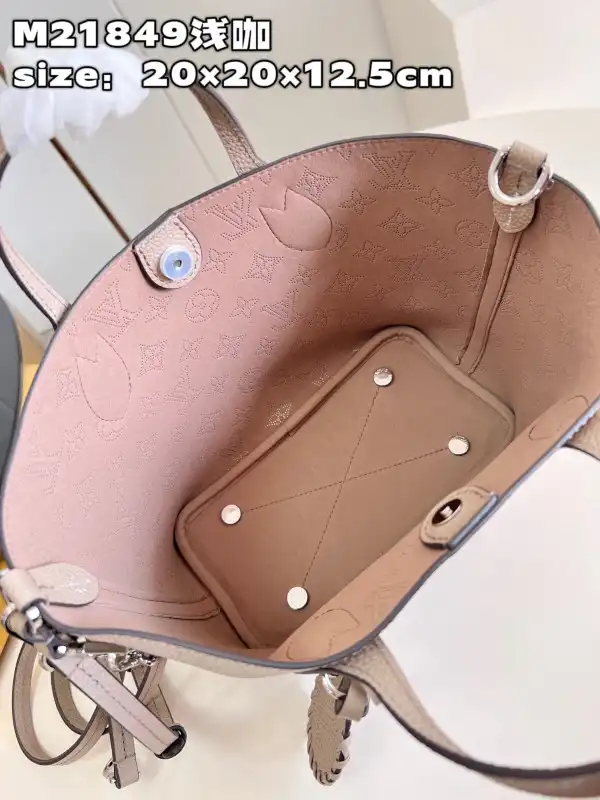 Affordable LOUIS VUITTON BLOSSOM PM