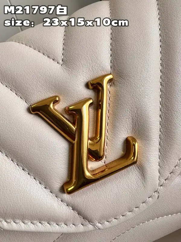 Frstbag ru LOUIS VUITTON HOLD ME