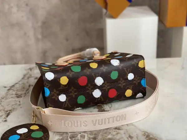 First bag ru LOUIS VUITTON X YK ONTHEGO PM