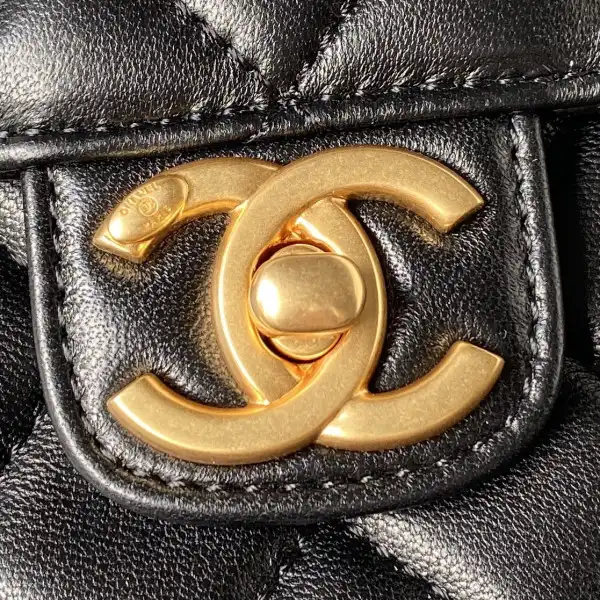 CHANEL SMALL FLAP BAG