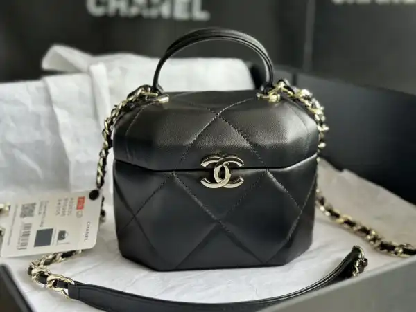 First Bag Ru CHANEL VANITY CASE