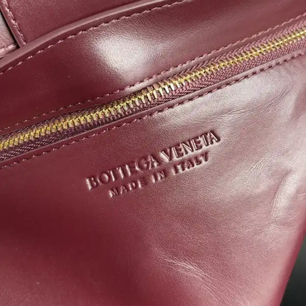 BOTTEGA VENETA CASSETTE