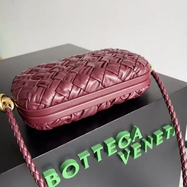 First bag ru BOTTEGA VENETA Knot Minaudiere On Strap