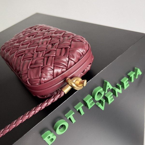 HOT SALE BOTTEGA VENETA Knot Minaudiere On Strap