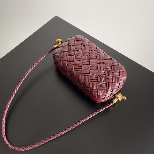 HOT SALE BOTTEGA VENETA Knot Minaudiere On Strap