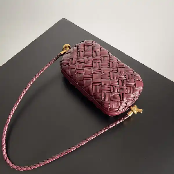 Bagsoffer BOTTEGA VENETA Knot Minaudiere On Strap