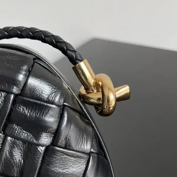 First bag ru BOTTEGA VENETA Knot Minaudiere On Strap