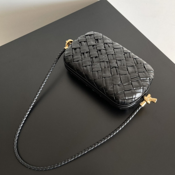 HOT SALE BOTTEGA VENETA Knot Minaudiere On Strap