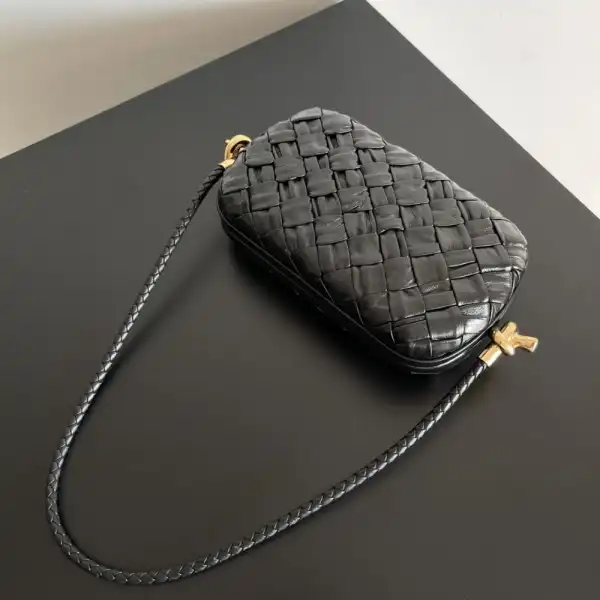 Bagsoffer BOTTEGA VENETA Knot Minaudiere On Strap