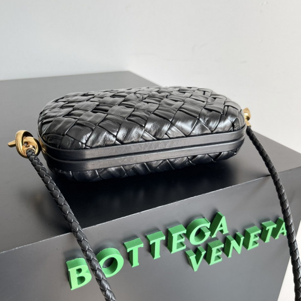 HOT SALE BOTTEGA VENETA Knot Minaudiere On Strap